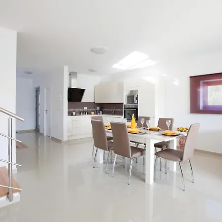 3 Bedroom Lovely In Ferienhaus
