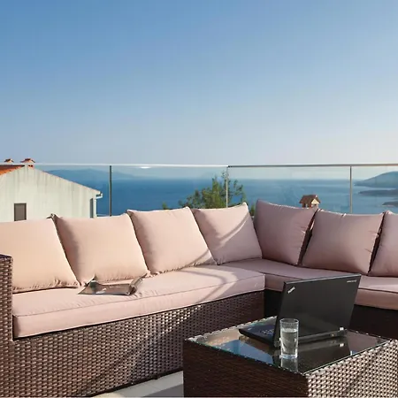 3 Bedroom Lovely In Ferienhaus *