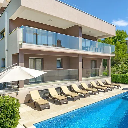 3 Bedroom Lovely In Rabac