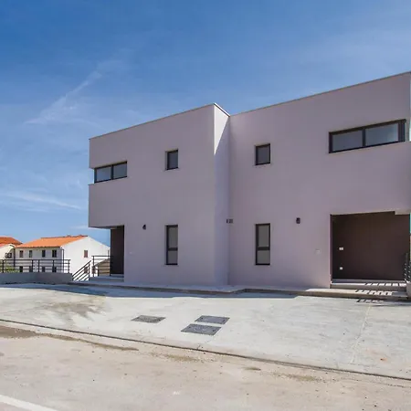3 Bedroom Lovely In *